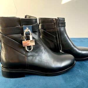 padlock-detail boots